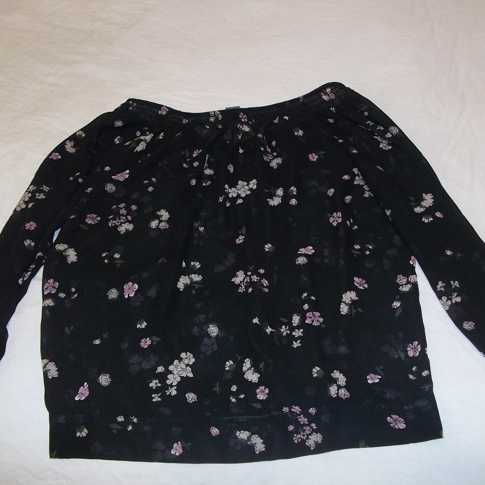Chelsea & Theodore women's top size M